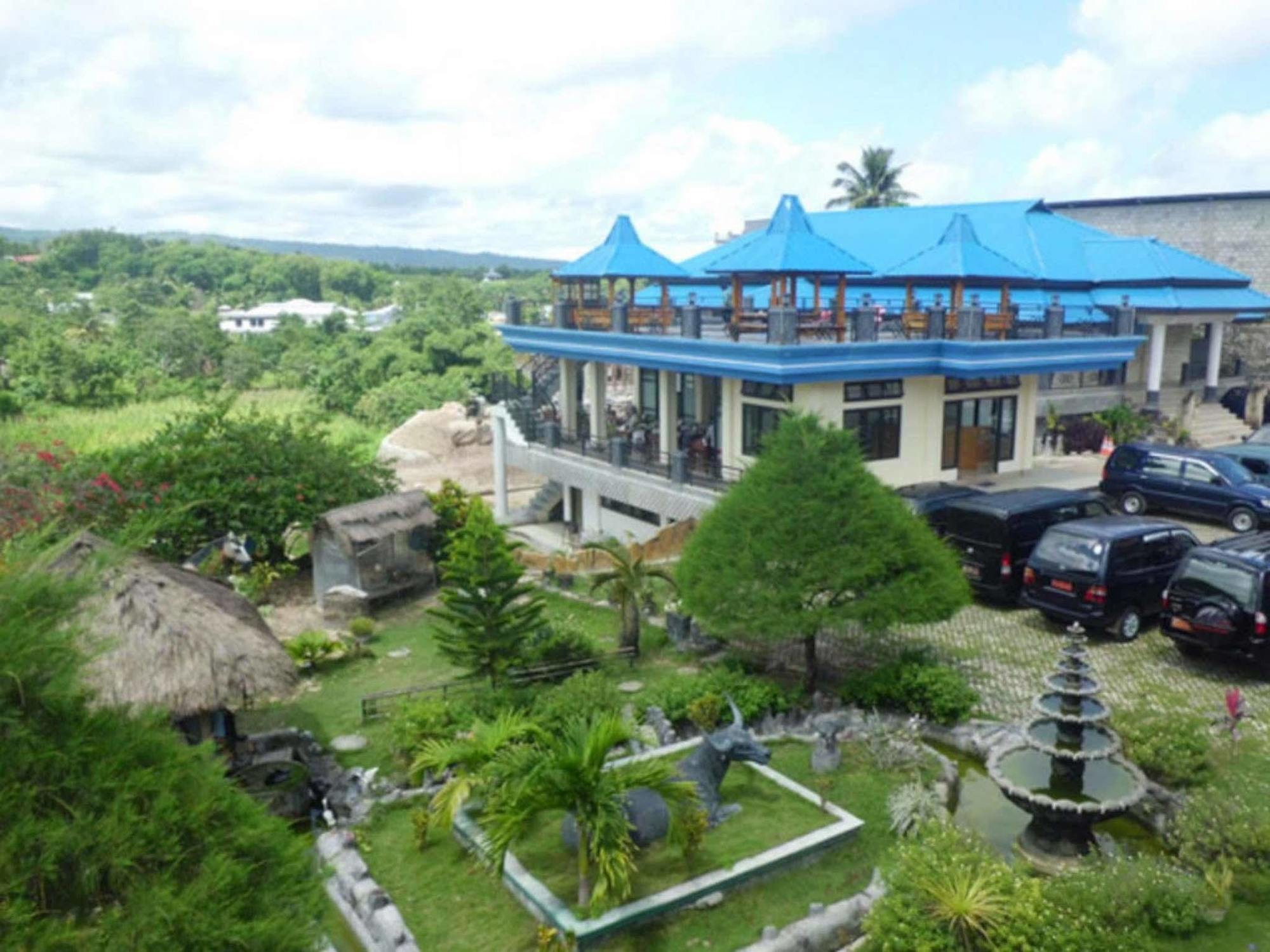 Hotel Sinar Tambolaka Waingapu Exteriér fotografie